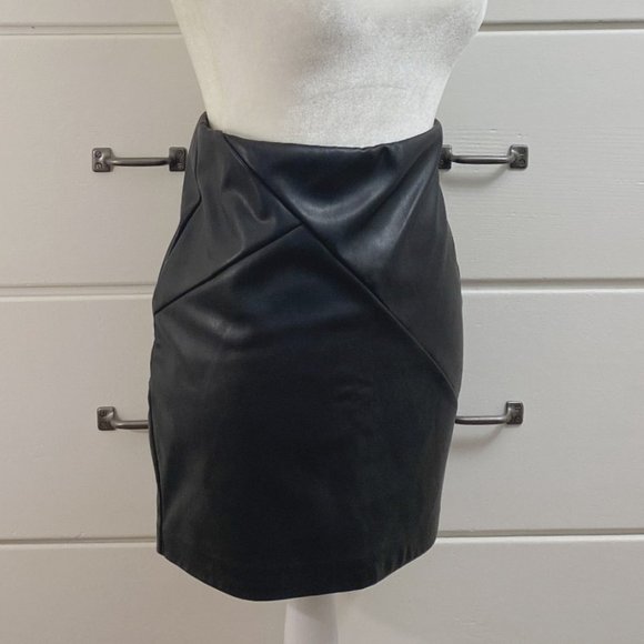 Dynamite Faux Leather Skirt + Black + Size Small - Picture 1 of 7